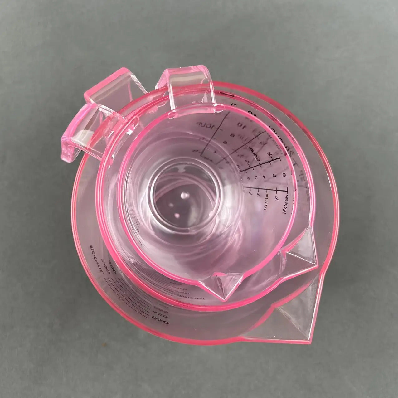 This Set Includes Four Pink Measuring Cups: 6 Oz, 12 Oz, And 20 Oz, Along with a 20 Ml Transparent Spoon. Made from -Safe PS Material, It Features Measurements in Ml, Oz, And Cups
