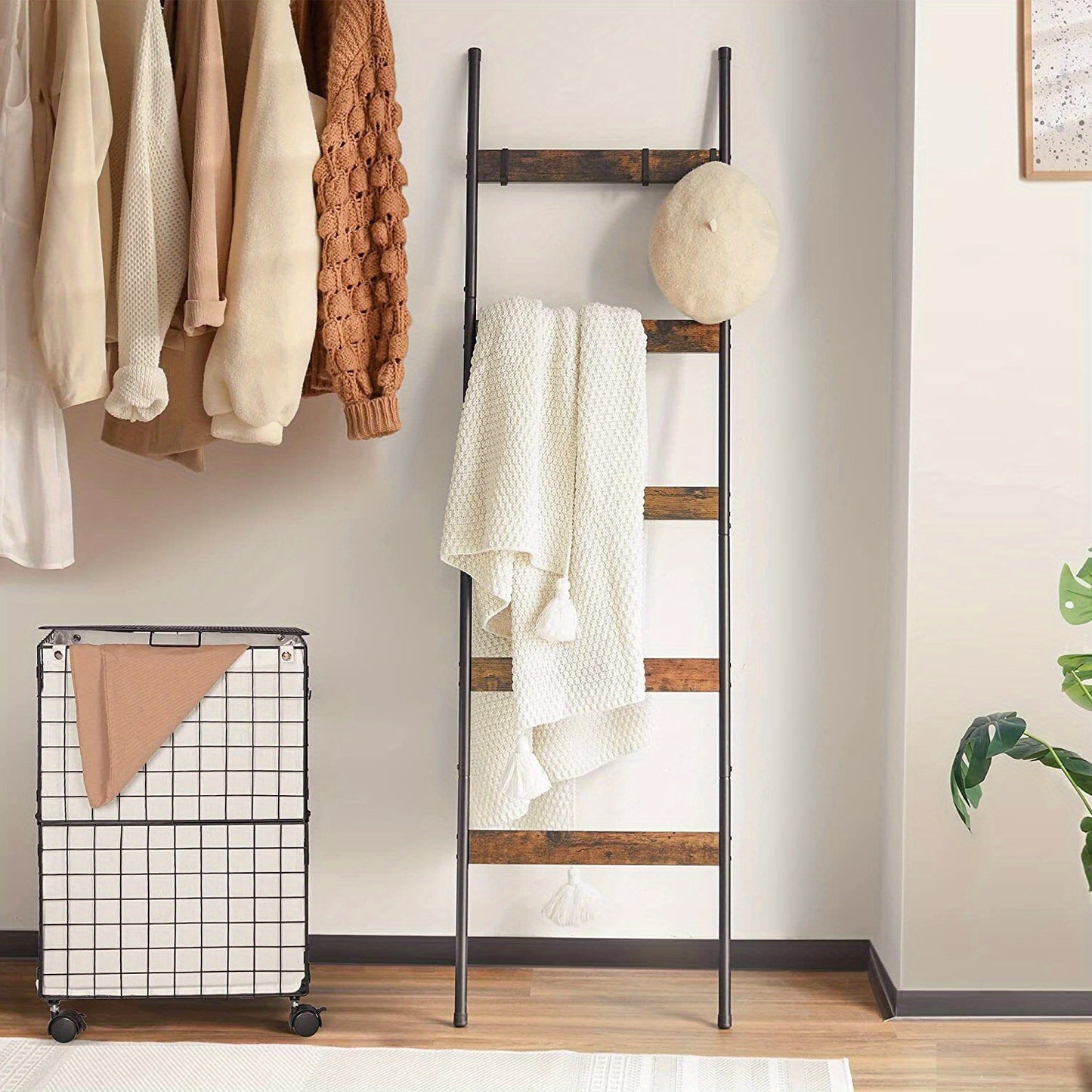 Five-Tier Blanket Ladder with Ten Detachable Hooks, Designed in a Farmhouse Style for Use in Living Rooms Or Bathrooms, Serving As a Decorative Wall-Mounted Wooden Rack for Quilts And Towel Drying