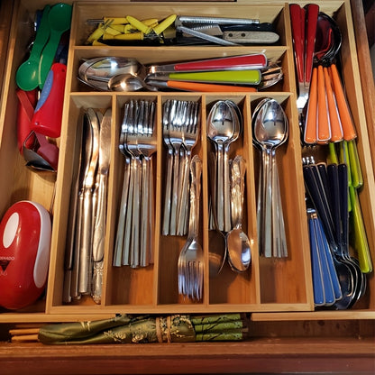 Bamboo Kitchen Drawer Organizer, Expandable Wood Utensil Tray, AdjustableSilverware Organizers for Drawers, 9 Compartments for Fork, Spoon & Knife UtensilsCutlery Organizer & Divider