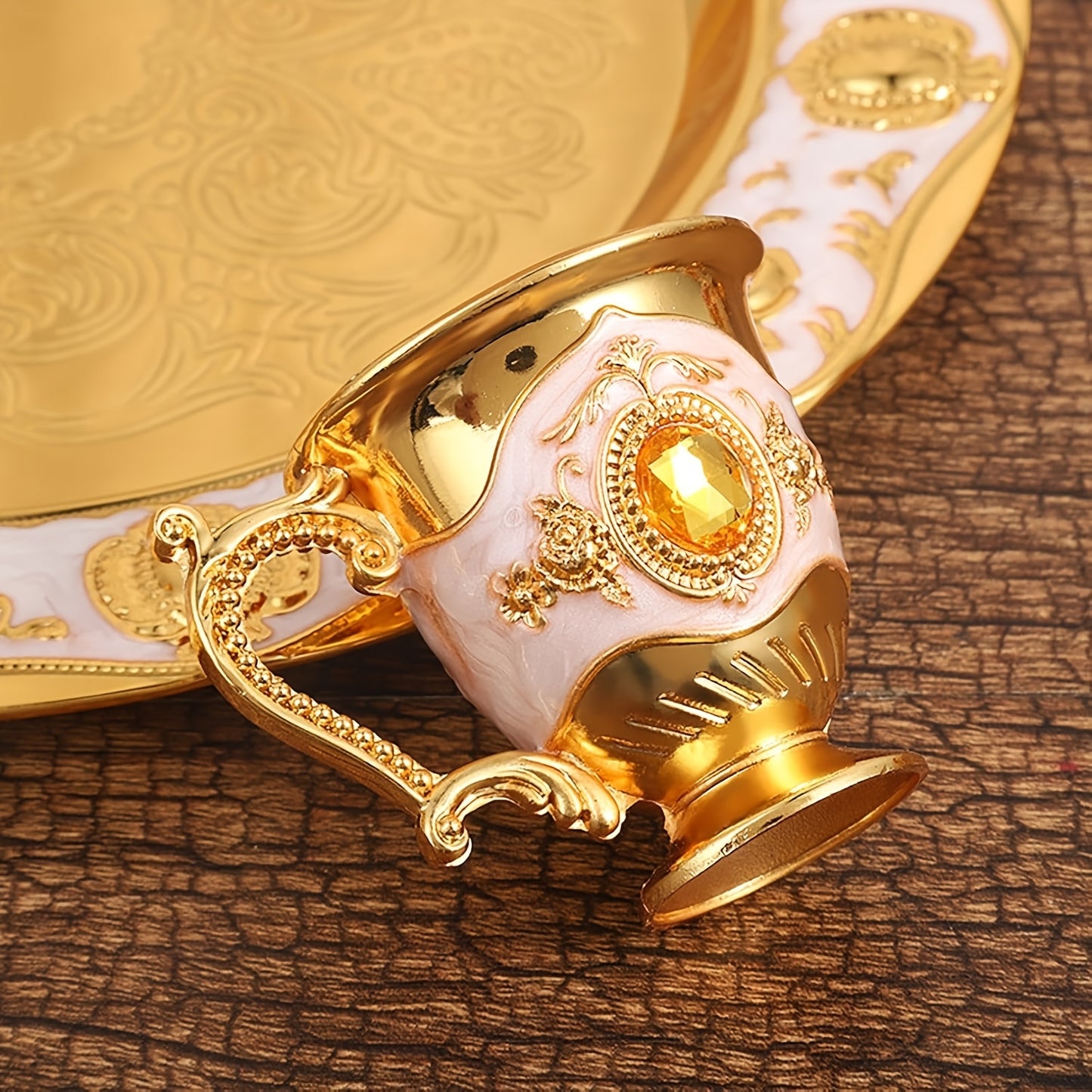 Zinc Alloy Material, A Stylish And Durable Set Of Golden Coffee Pot, European-style Tea Set, 6 Luxurious Coffee Cups, Elegant And Generous Guest Drinking Utensil Set, Craft Tea Tray And Teapot, Used For Tea, Coffee, Cappuccino