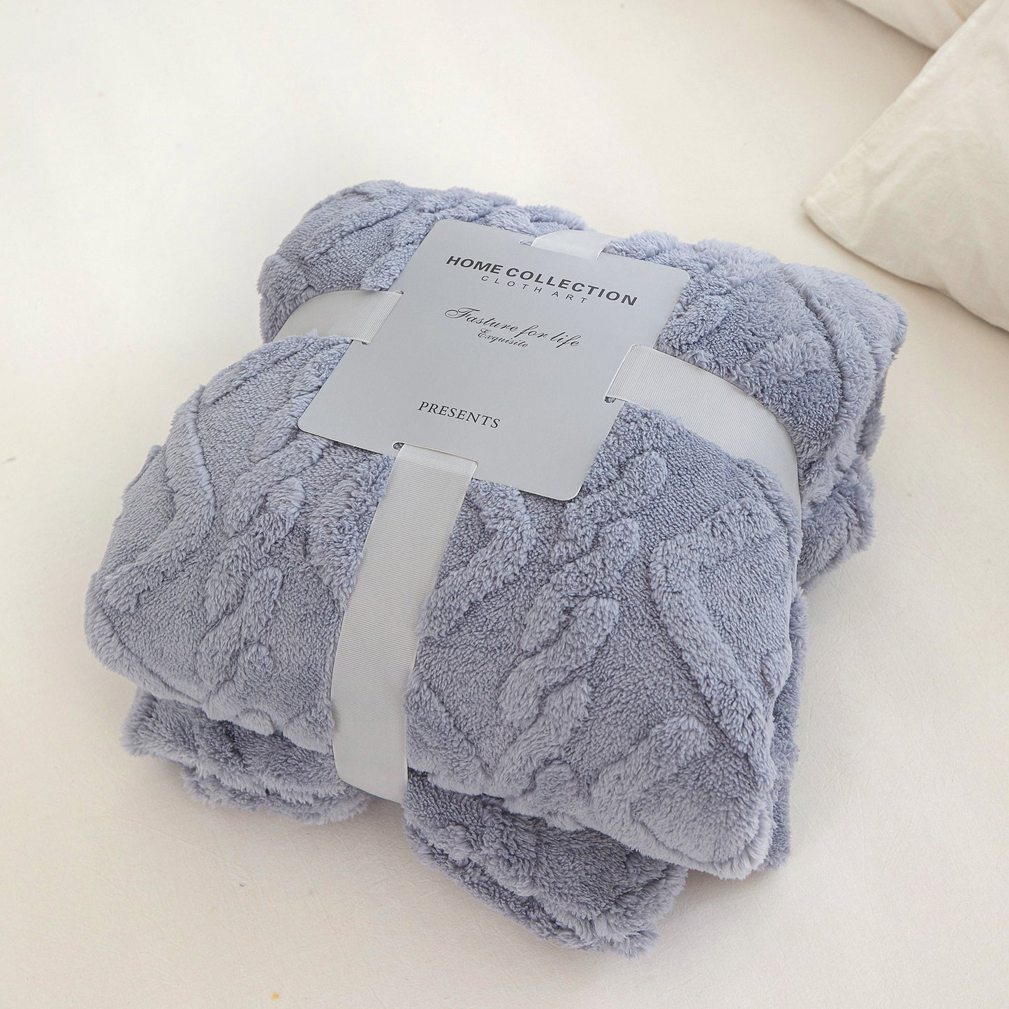 1pc Luxurious Fleece Blanket - Ultra-Soft 3D Plush With Dense Weave For Exceptional Warmth, Cozy Flannel Throw For Bed, Couch, Travel, And Outdoor Use - Versatile, Extra Warm, And Air-Conditioning Friendly Wrap, Best Gift for Christmas and Family, Suitabl