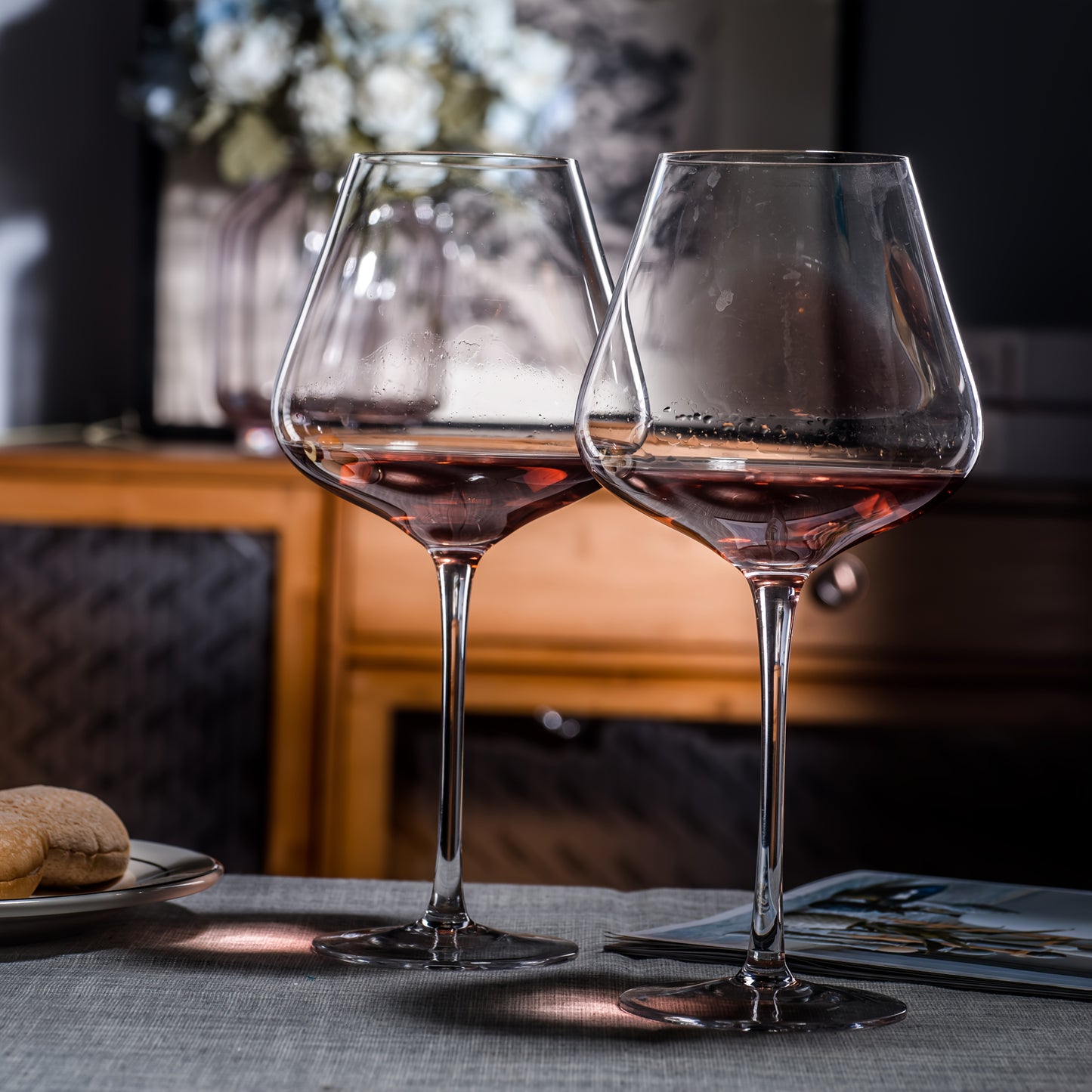 Hand Blown Red Wine Glasses Set of 4 – 23 Oz Burgundy Wine Glasses with Long Stem – Premium Crystal Wine Glass – Unique Gift for Wedding, Anniversary, Christmas – Clear