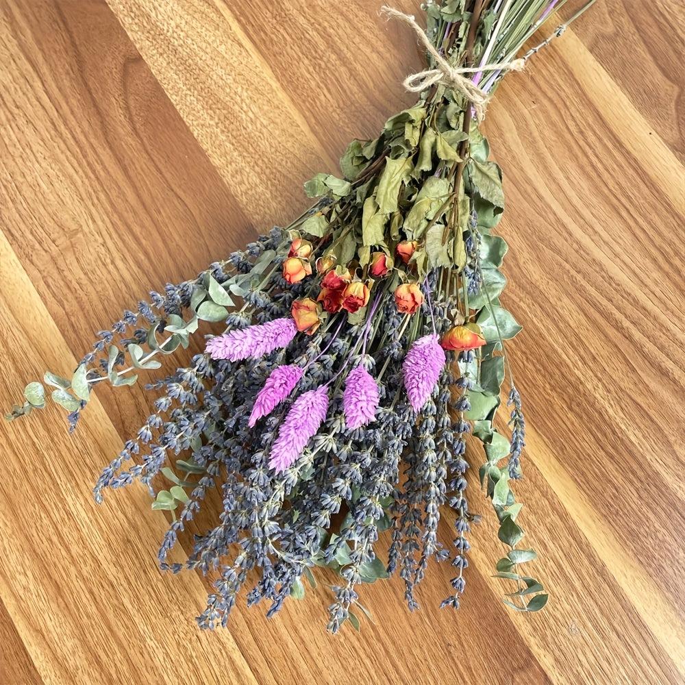 A Collection of 65 Dried Lavender And Eucalyptus Stems, Along with a Dried Rose Bouquet, Perfect for Home Decoration. It Includes Lilac Pink Bunny Tails And Purple Lavender Flowers Suitable for Vases, Adding Fragrance And Charm for Weddings