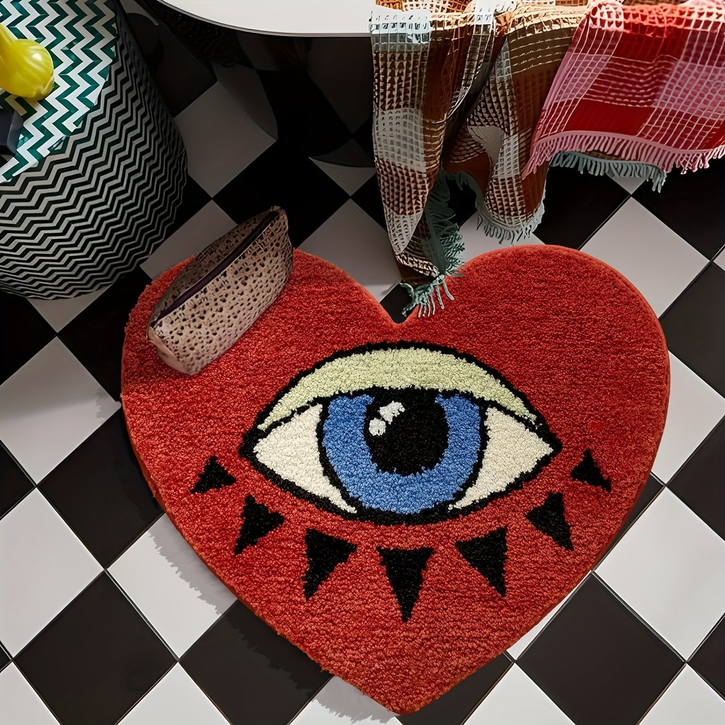 1pc Eye Pattern Heart Shaped Irregular Bathroom Carpet, Valentine's Day Decorative Bathtub Foot Pad, Plush Non-slip Absorbent Bathroom Mat, Bathroom Accessories, Home Decor, Room Decor