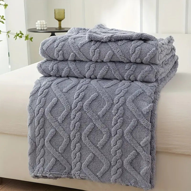 1pc Luxurious Fleece Blanket - Ultra-Soft 3D Plush With Dense Weave For Exceptional Warmth, Cozy Flannel Throw For Bed, Couch, Travel, And Outdoor Use - Versatile, Extra Warm, And Air-Conditioning Friendly Wrap, Best Gift for Christmas and Family, Suitabl